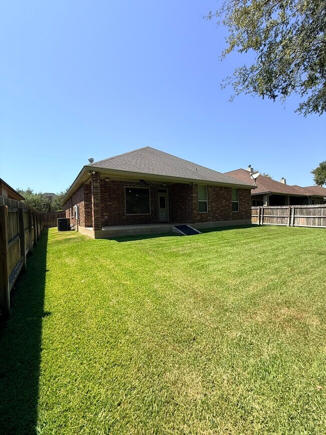 Foto del edificio - 4306 Rock Bend Dr