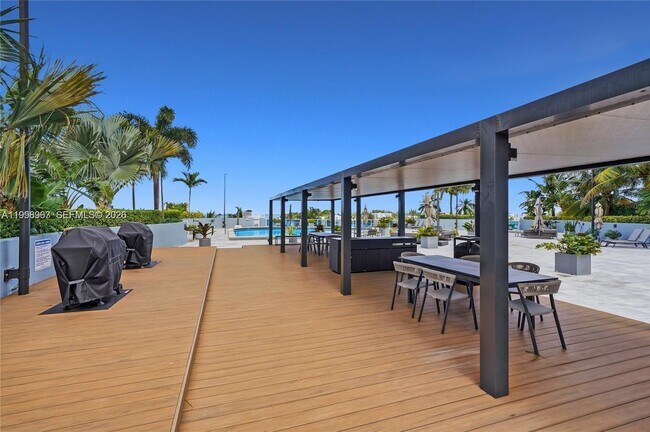 Foto del edificio - 1881 NE 79th St