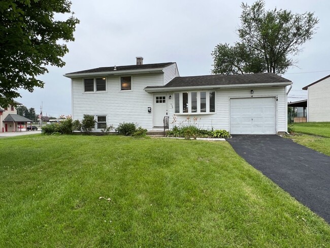 Building Photo - Bensalem 3 bedroom 1 bath + Basement near ...