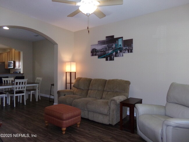 Building Photo - 13052 Sunset Lake Dr