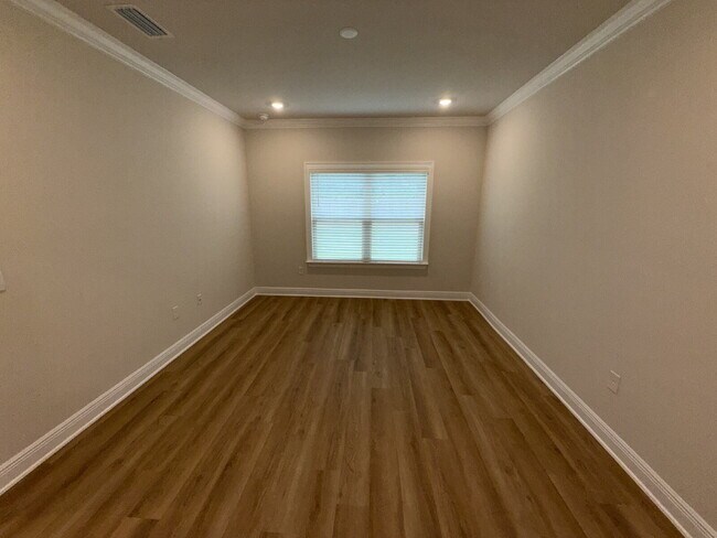 Building Photo - 31697 Lyon Rd