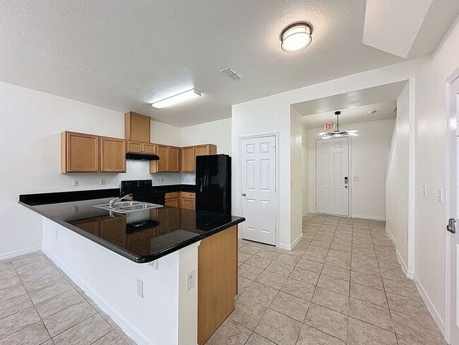 Building Photo - Beautiful 4-Bedroom Townhome in Compass Bay, Kissimmee