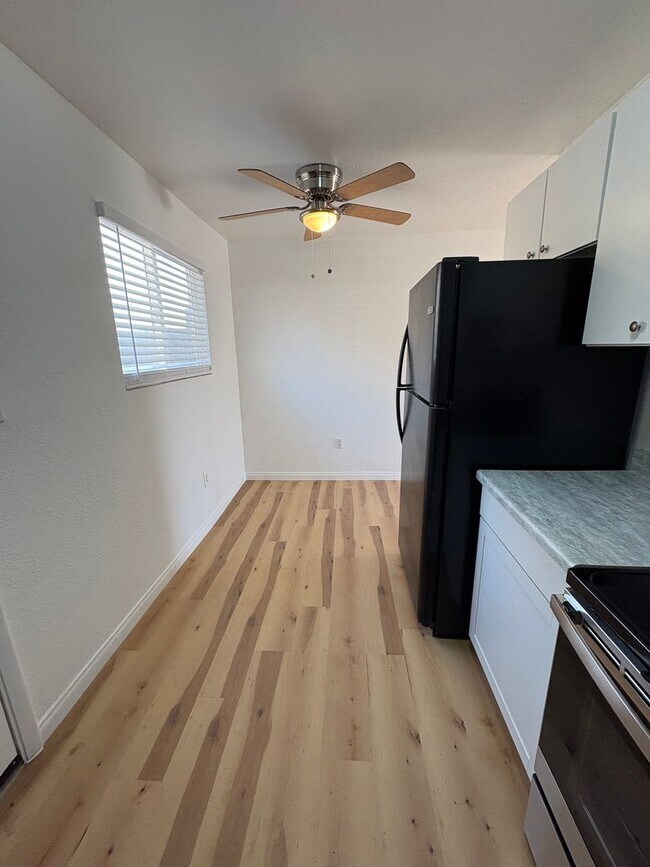 Foto del edificio - 5230 E Owens Ave