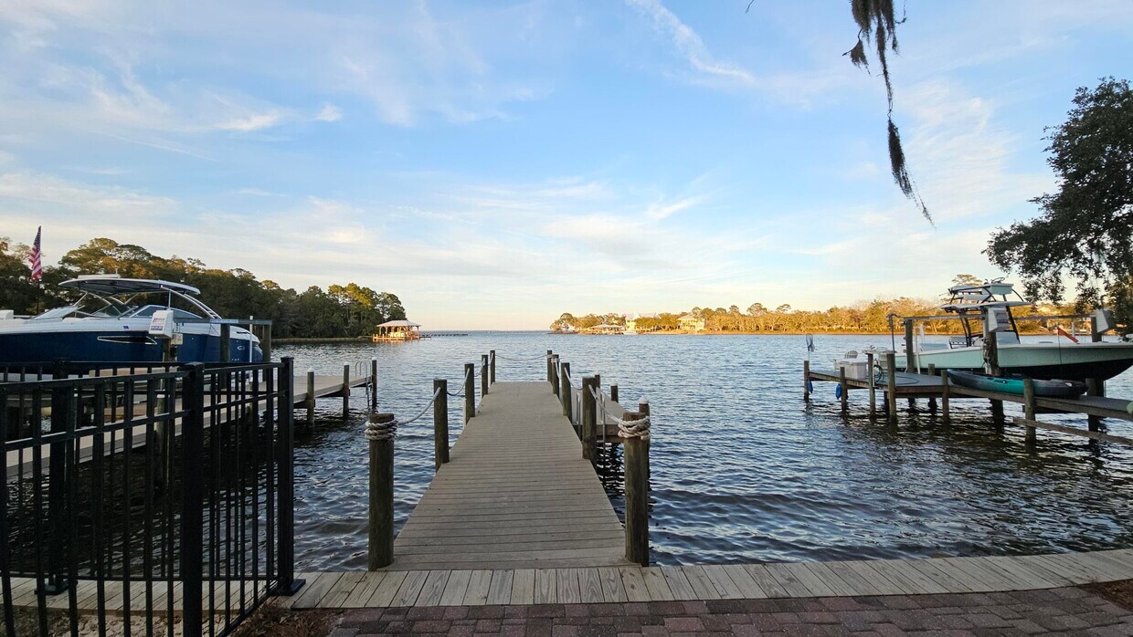 Foto principal - 76 Beacon Point Dr