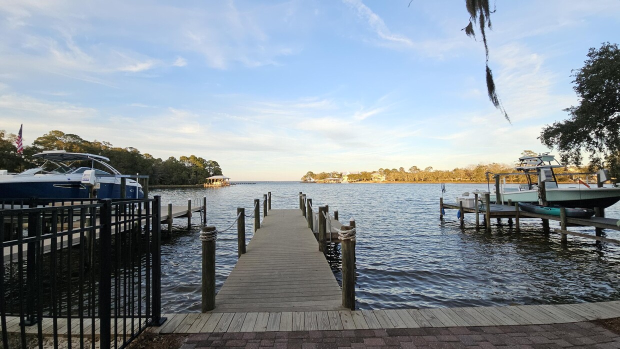 Primary Photo - 76 Beacon Point Dr