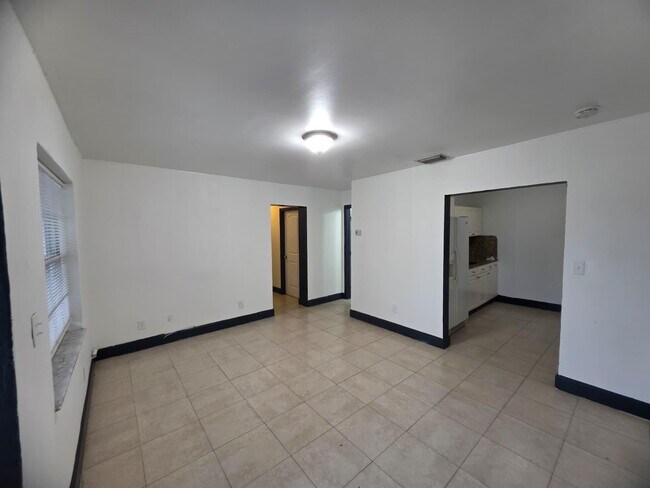 Foto del edificio - 8030 NW 36th Pl