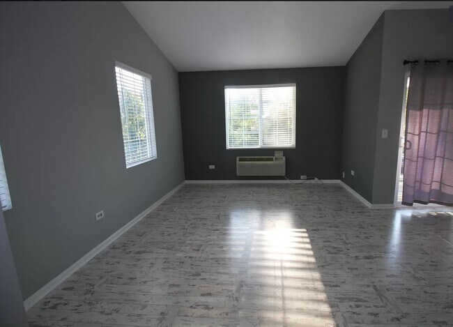 Building Photo - 1417 McClure Rd