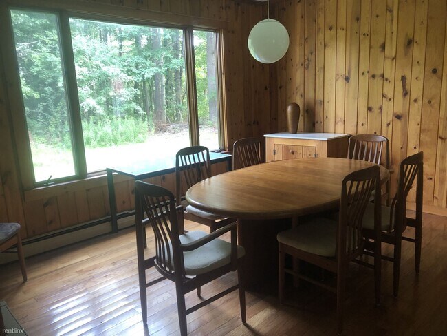 Building Photo - 3 br, 2 bath Duplex - Taughannock Hawk's L...