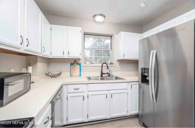 Building Photo - 2931 St Johns Ave