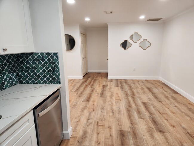 newly remodeled kitchen with high-end quartz countertops - 1 Highland Ct
