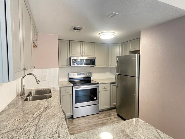 Building Photo - 308 Miracle Strip Pkwy