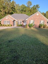 Building Photo - 2105 Hobbit Way