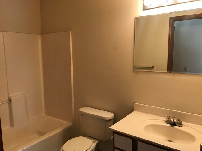 Bathroom - 370 Nicholas St SE