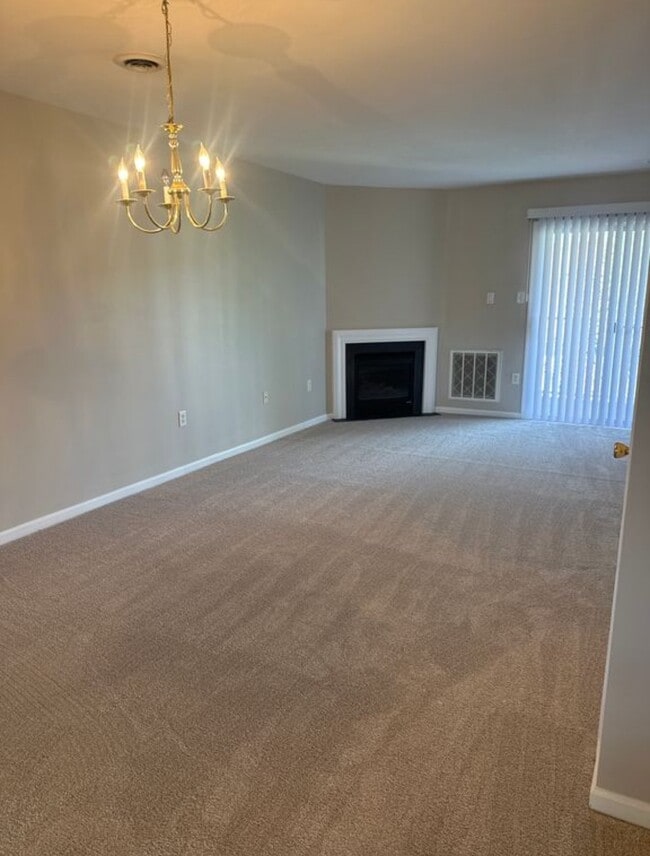 Foto del edificio - 35 Christine Dr