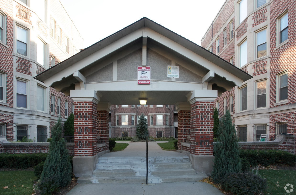 Oakwood Apartments Rentals in Chicago at 427439 E Oakwood Blvd Chicago