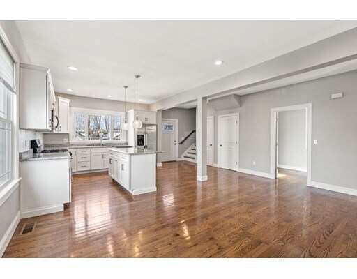 Primary Photo - 127 Harris St