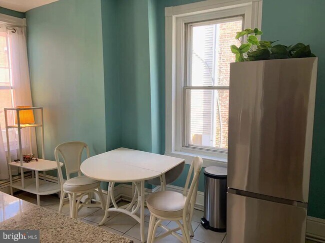 Foto del edificio - 4913 Warrington Ave