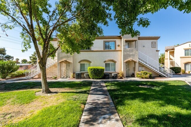 Building Photo - 3400 Cabana Dr