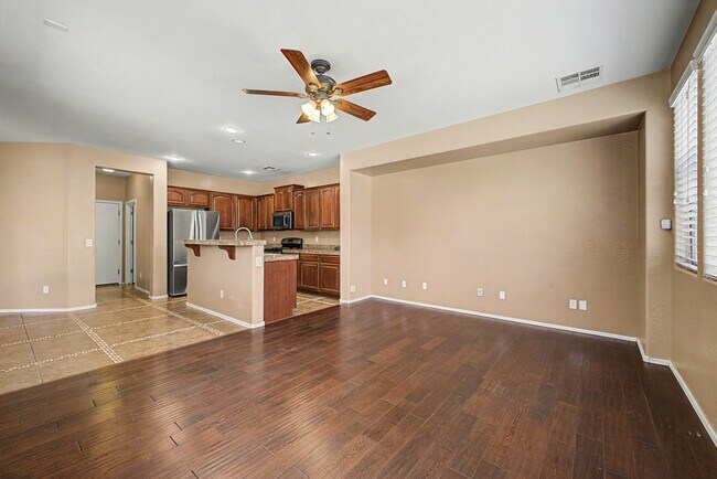 Building Photo - 3928 E Parkview Dr