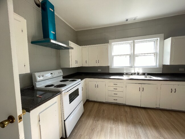 Building Photo - 214 Treymore Ave NW