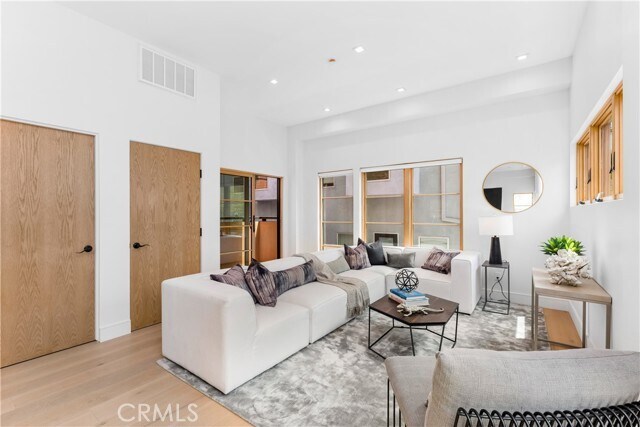 Foto del edificio - 1035 N Vista St