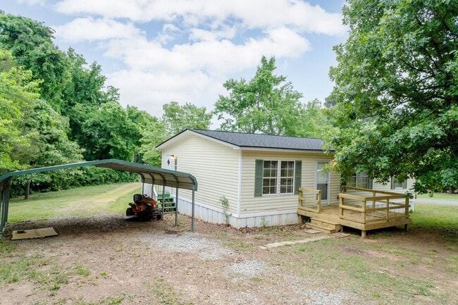 Foto del edificio - Well Maintained Three Bedroom Home!