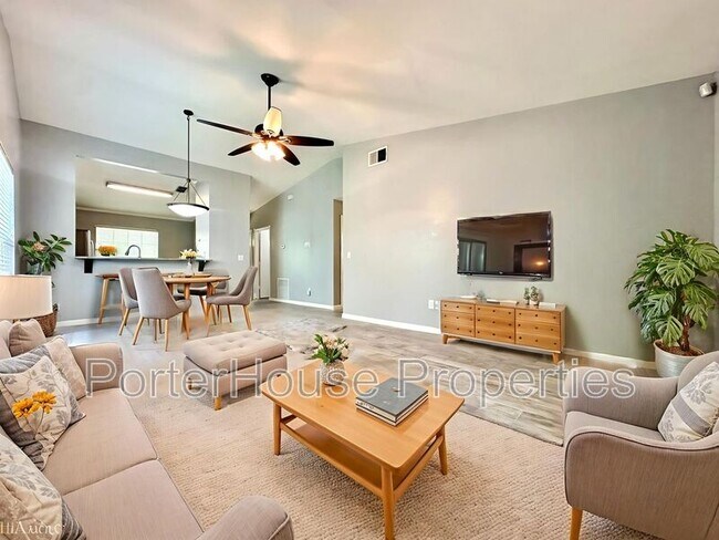 Foto del edificio - 818 Maple Forest Dr