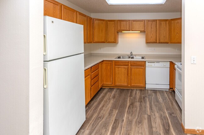 3BR, 2BA - 1.200SF - Cocina - Central Park Apartments