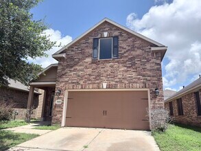 Building Photo - 9413 Savannah Holly Dr