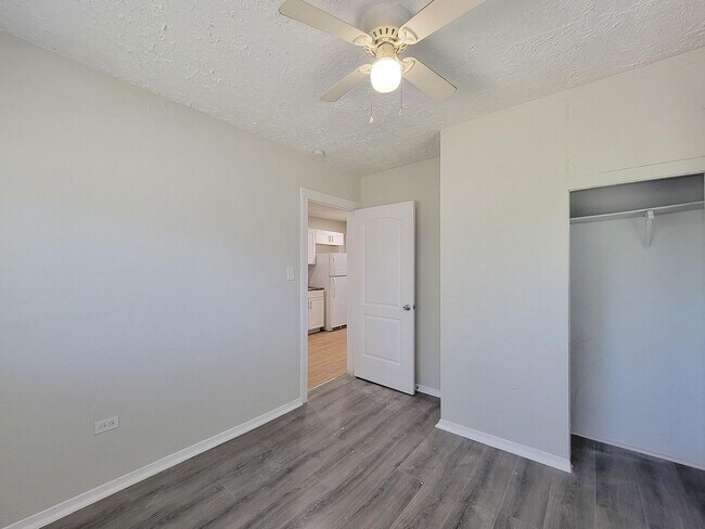 Foto del edificio - 711 Ave A Ave