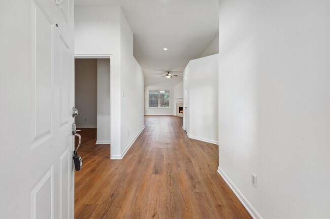 Foto del edificio - 407 Mystic Trail Loop