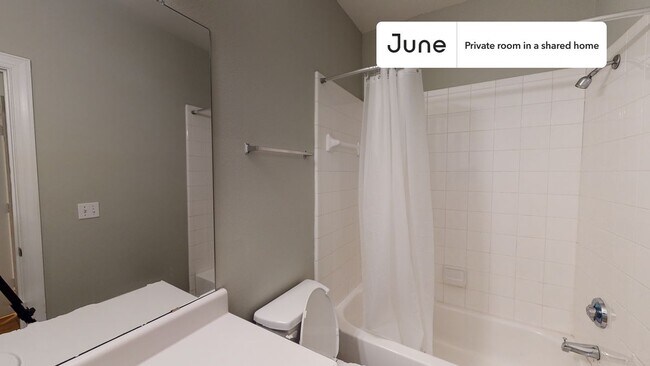 Foto del edificio - Room in Shared 4 bed/4 bath home