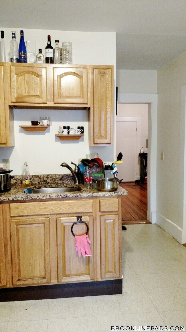 Building Photo - 127 Brook St