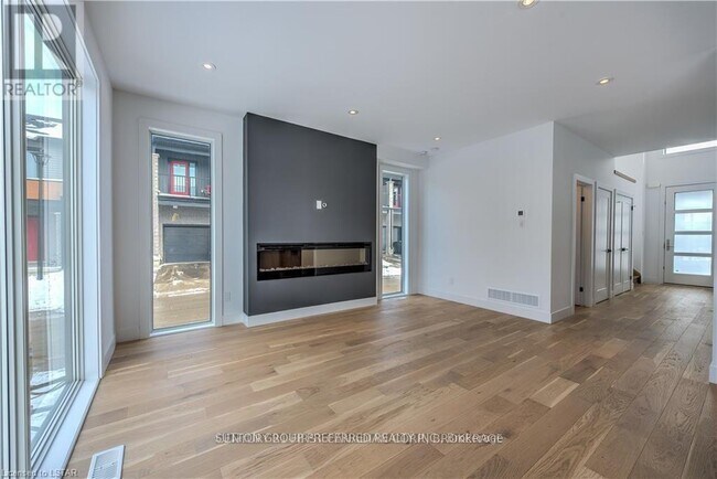 Photo du bâtiment - 1820 Canvas Way