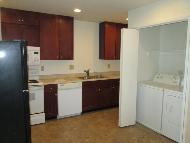 Building Photo - 533 Daisy Dr