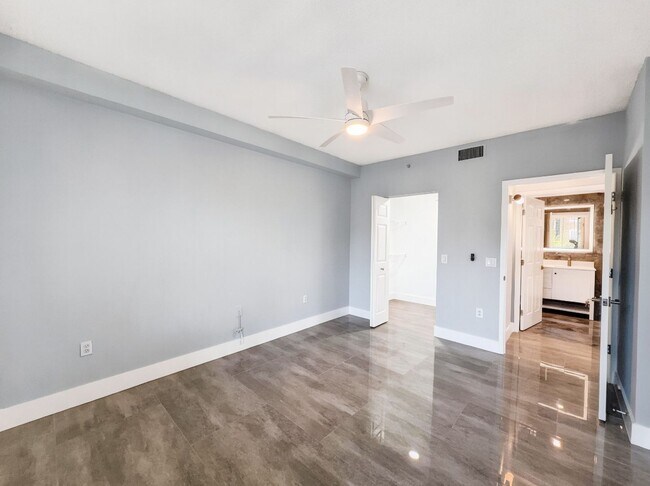 Foto del edificio - Completely remodeled first-floor condo in one of North Naples