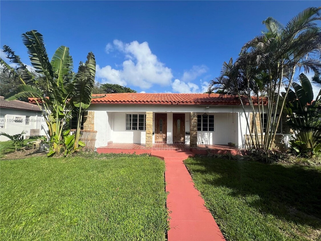 Foto principal - 11121 NE 9th Ct