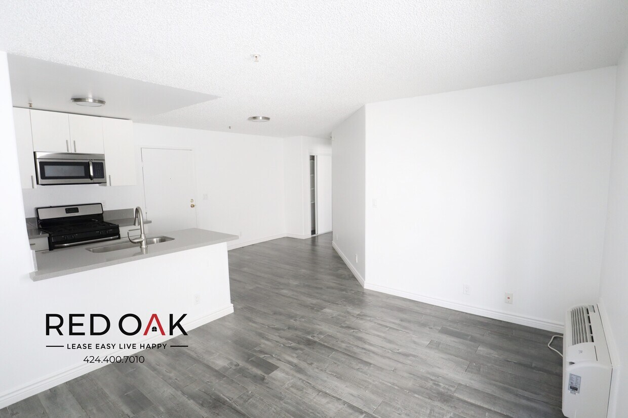Foto principal - 330 S Rampart Blvd