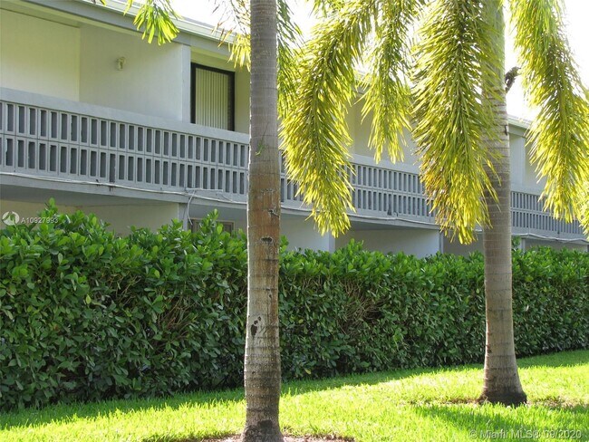 Foto del edificio - 750 NE 195th St