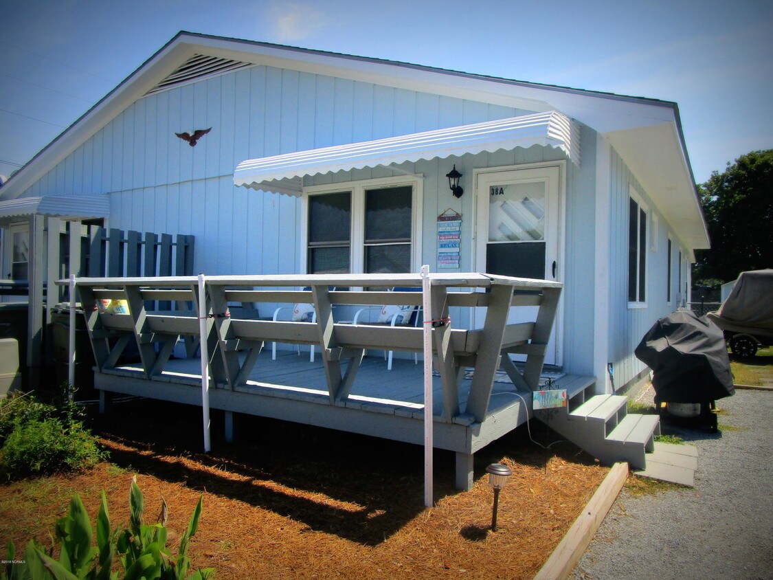 138 Bogue Inlet Dr, Emerald Isle, NC 28594 Townhouse for Rent in