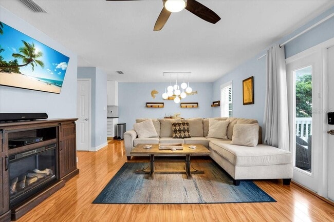 Building Photo - 101 Pompano Dr SE