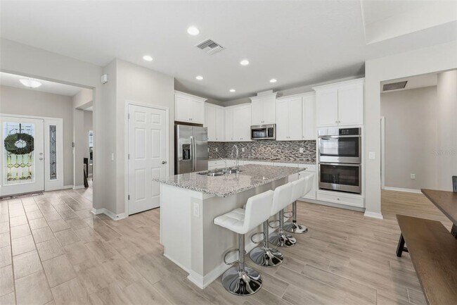 Building Photo - 12451 Nouveau Ave
