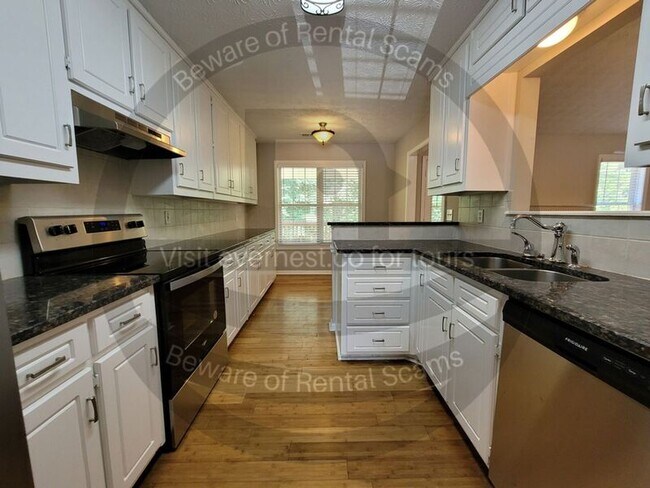 Building Photo - 737 Saddle Ridge Ct