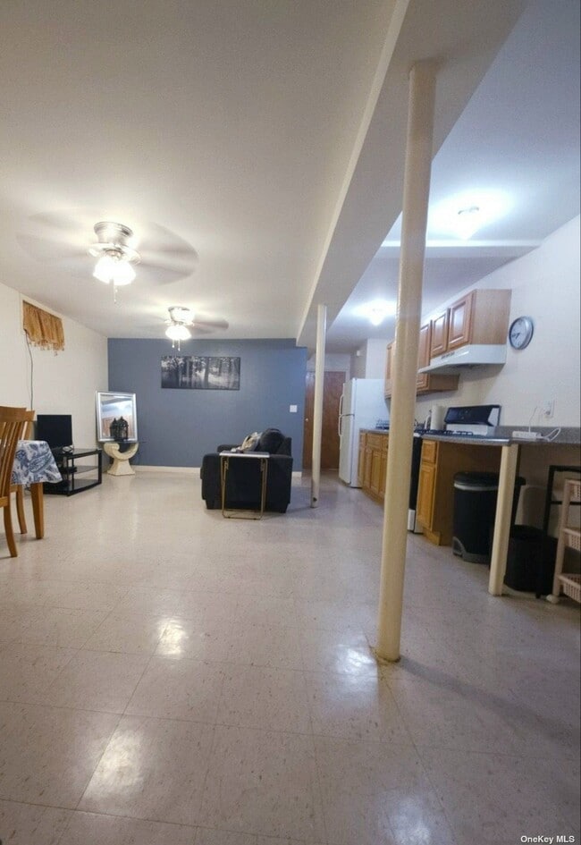 Building Photo - 1296 E 55th St
