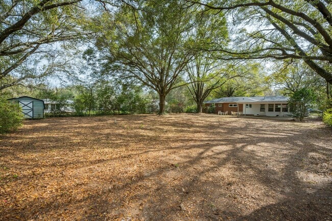Building Photo - 413 Long Dr