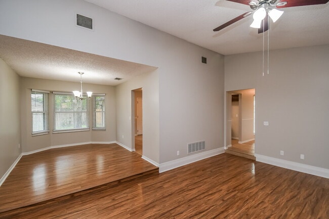 Foto del edificio - 810 Hardwood St