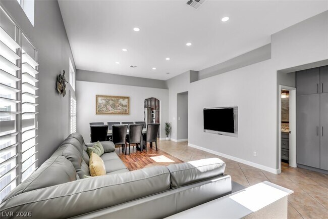 Foto del edificio - 7855 Windward Rd