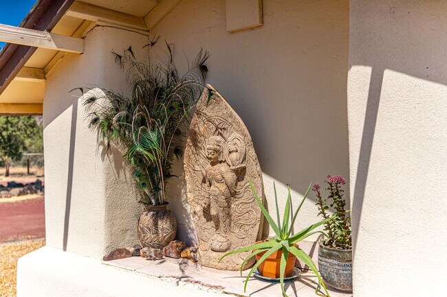 Foto del edificio - 4455 NE Vaughn Ave