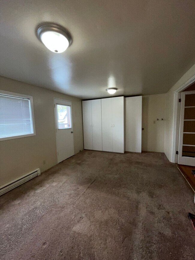 Building Photo - 3 bed 1 bath home in South Salem