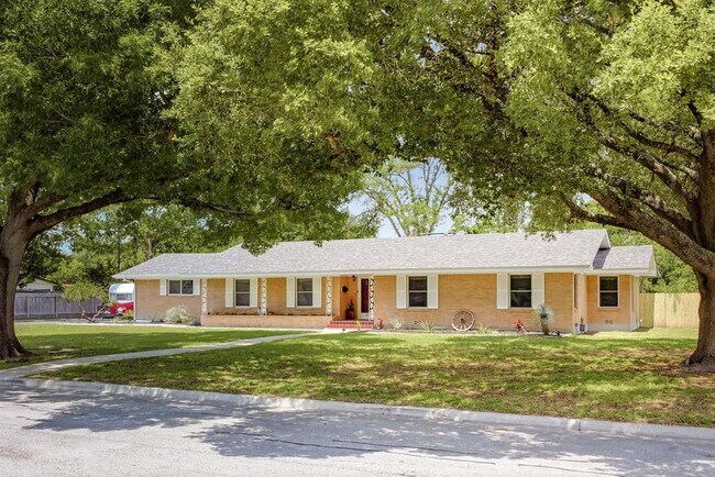Foto del edificio - 1215 W Live Oak St